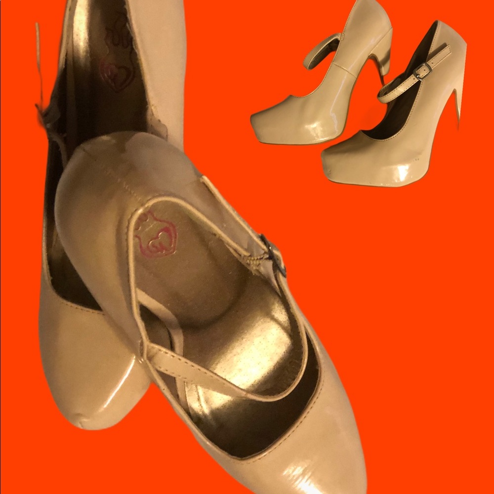 SOLD      Ladies Fashion Pump High  Heels - Picture 3 of 6